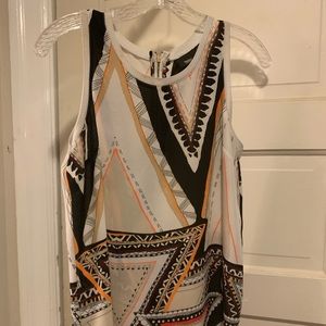 Lightweight tank with zipper detail